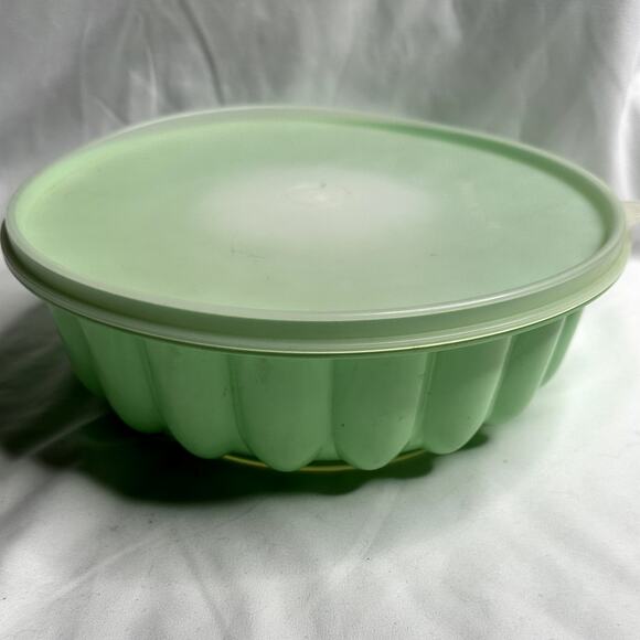 Vintage Tupperware Jello Gelatin Dessert Mold Baking Party Mint Green - Picture 1 of 8